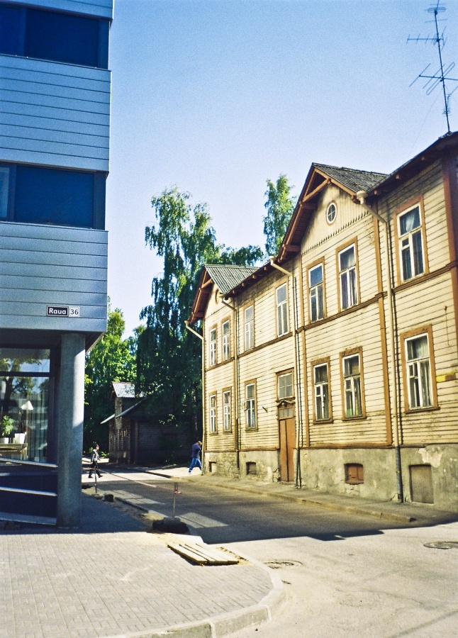 Kadriorg, Vilmsi ja Raua tänava nurk.