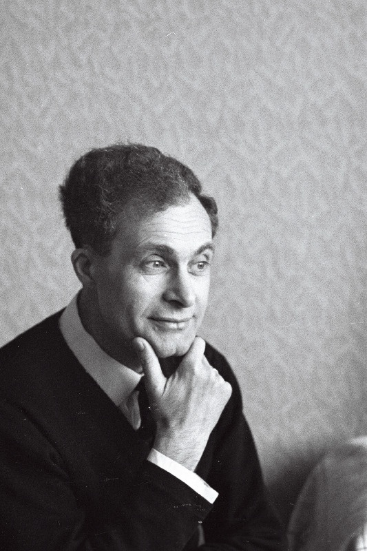 Eesti NSV rahvakunstnik, Tallinna Riikliku Konservatooriumi õppejõud, dirigent Roman Matsov.