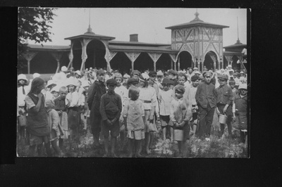 Vabadussõda. Ameerika Abiandmise Komisjoni  ja Eesti Lastekaitse Ühingu toitluspunkt Näituse platsil.  duplicate photo