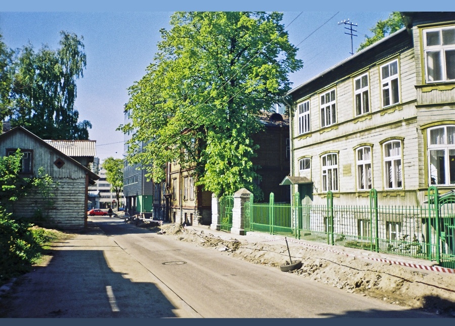Kadriorg, Vilmsi tänav, vaade Raua tänava ja Narva maantee suunas.