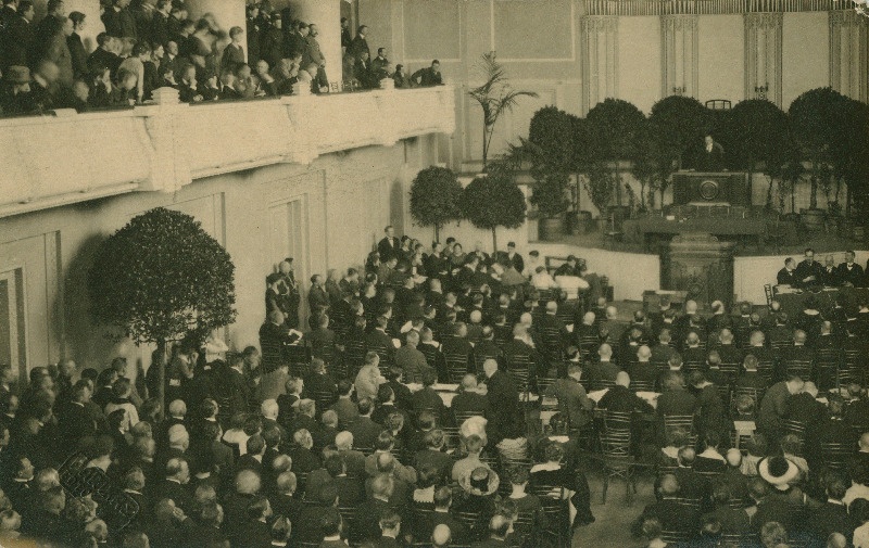 Asutava Kogu avamine Estonia kontsedisaalis.