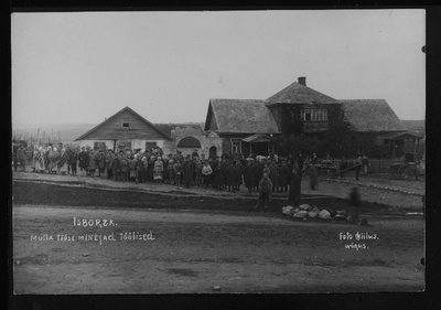 Vabadussõda. Irboska kindlustatud rajooni kaitserajatiste kaevetöödeks palgatud kohalikud elanikud enne tööle minekut.  duplicate photo