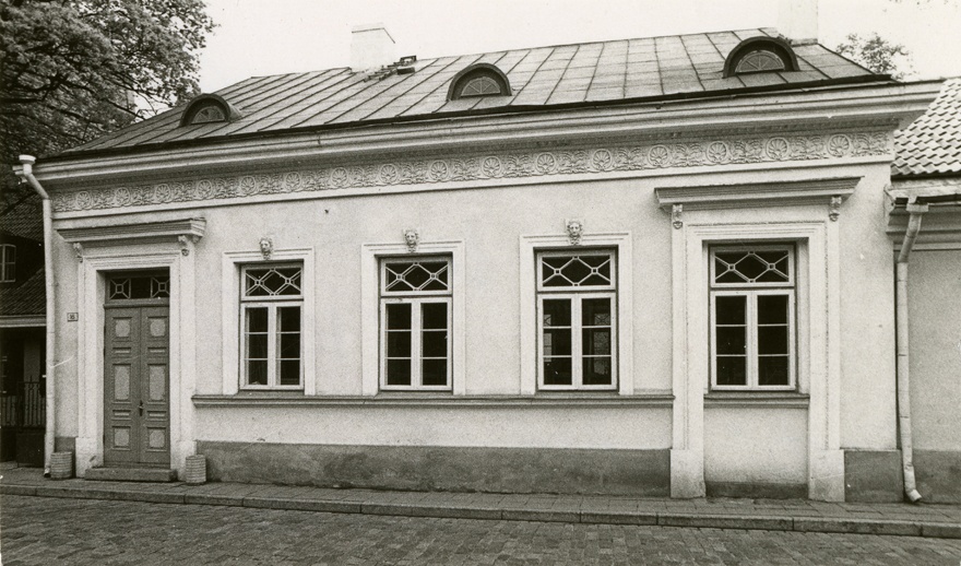 Elamu Tallinna vanalinnas, Uus 16, fassaadivaade. Arhitekt Carl Ludvig Engel