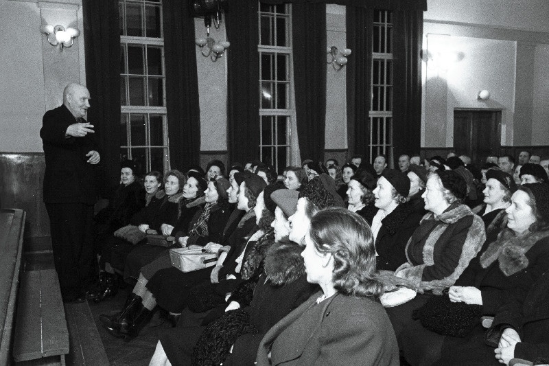 Koorijuht K.Leinus segakoori "Raudam" proovil.