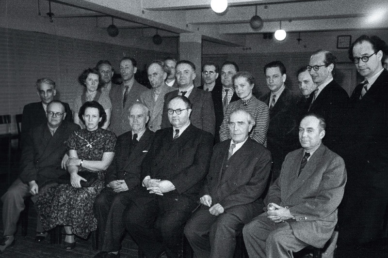 Grupp eesti heliloojaid vastuvõtul ENSV Ülemnõukogu Presiidiumi esimehe A. Müürisepa (vaskault 4.) juures.