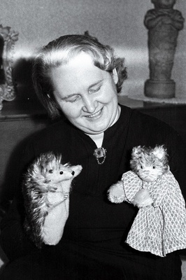 Tarbekunstnk Mari Adamson.  similar photo