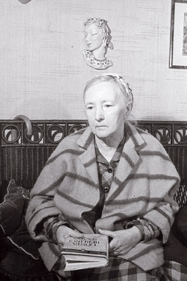 Näitleja Erna Villmer.  similar photo