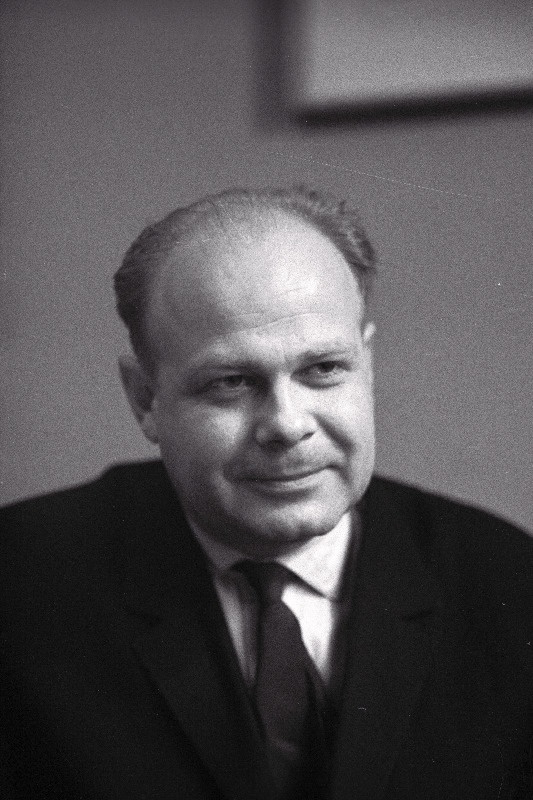 Kirjanik Einar Maasik.