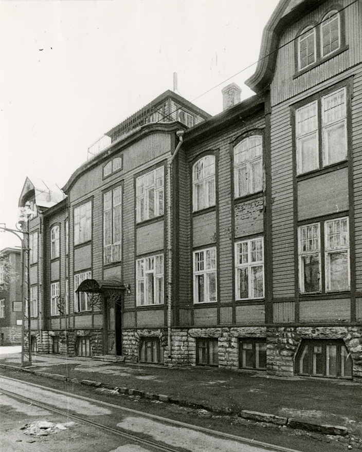 Korterelamu Tallinnas Kadriorus Weizenbergi 21, vaade hoonele. Arhitekt Karl Tarvas