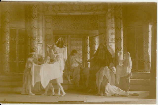 foto August Roosilehe tehtud lavakujundus Paide 1930-ndad