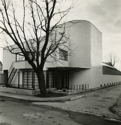 Kirovi kalurikolhoosi pansionaat Pärnus, vaade tänavalt. Arhitektid Rein Hansberg, Malle Laan  similar photo
