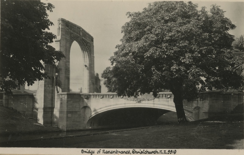 Vaade Christchurchis asuvale Bridge of Remembrance´ile