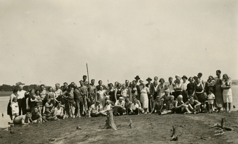 Eesti Seltsi Uus Kodu liikmed väljasõidul Santo Amaro järve äärde.