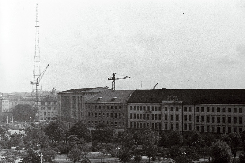 Vaade 16. Oktoobri pargile ja Estonia puiesteele.