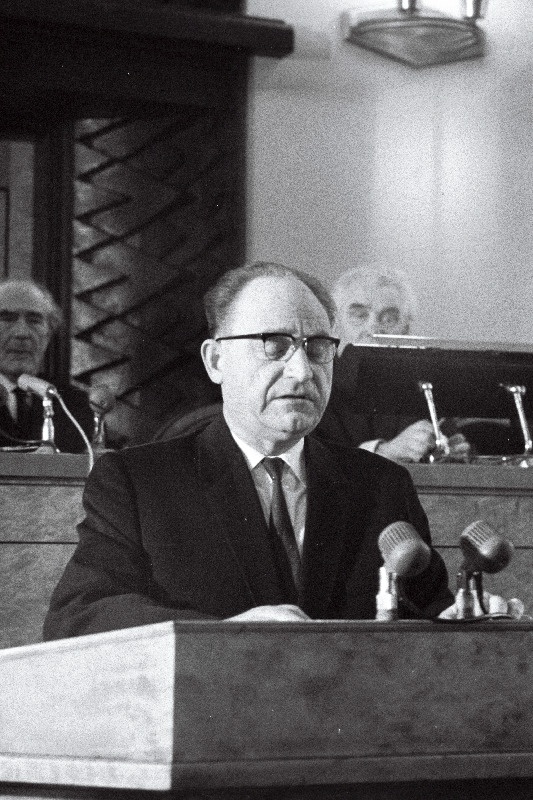 Eestimaa Kommunistliku Partei Keskkomitee sekretär Leonid Lentsman esineb Eesti NSV Heliloojate Liidu VIII kongressil.