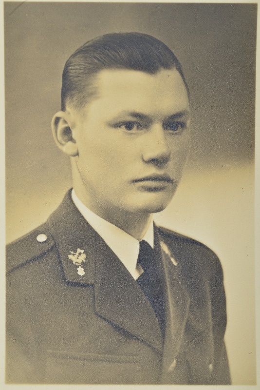 Sõjaväe Õppeasutiste Sõjakooli ohvitserideklasside jalaväeklassis õppiv lipnik Evald Jaagus.