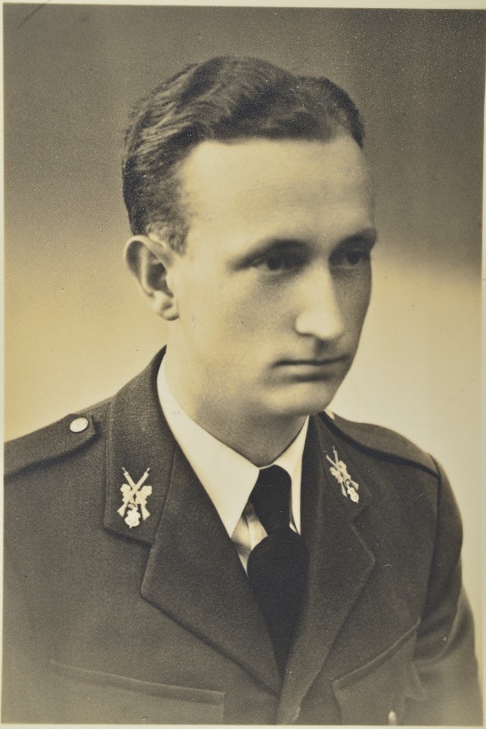 Sõjaväe Õppeasutiste Sõjakooli ohvitserideklasside jalaväeklassis õppiv lipnik Peeter Kütt.