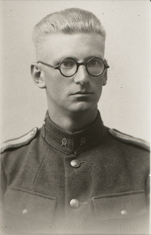 Kaitseväe Ühendatud Õppeasutuste Sõjakooli insneri aspirantide komando aspirant Otto Tief (Ott Rünk).