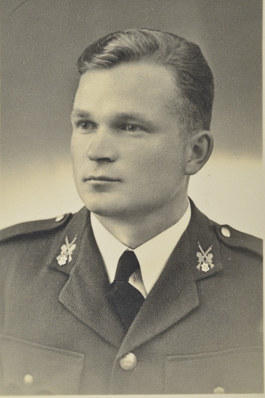 Sõjaväe Õppeasutiste Sõjakooli ohvitserideklasside jalaväeklassis õppiv lipnik Johannes Talvi.