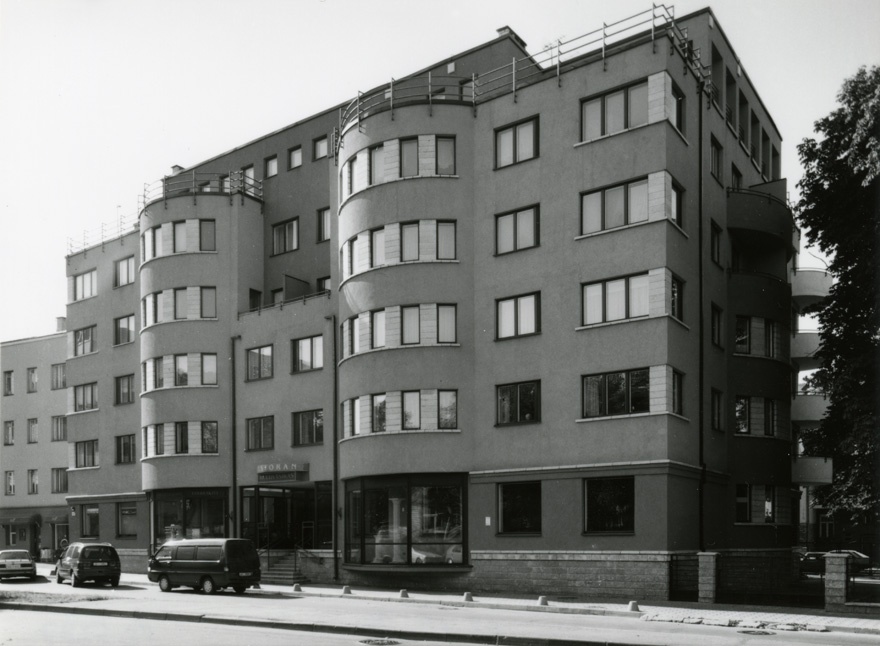 Elamu- ja ärihoone Kadriorus, fassaadivaade. Arhitekt Ado Eigi, kaasautor Kaia Reinsalu