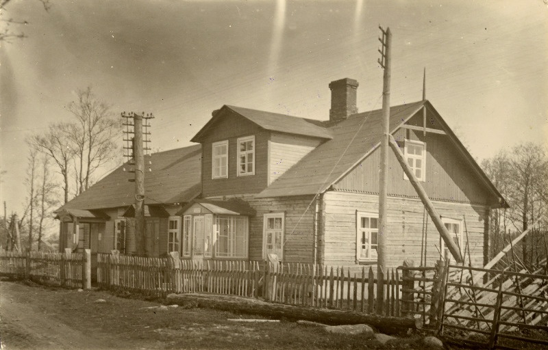 Leesi ühiskauplus ja raamatukogu.