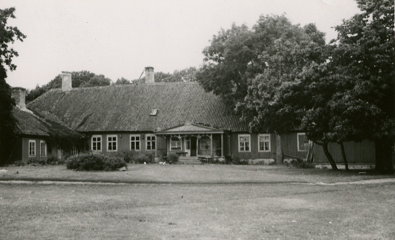 Hoone Kõrgessaares.