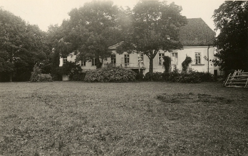 Vaade endise Vaemla mõisa härrastemajale.