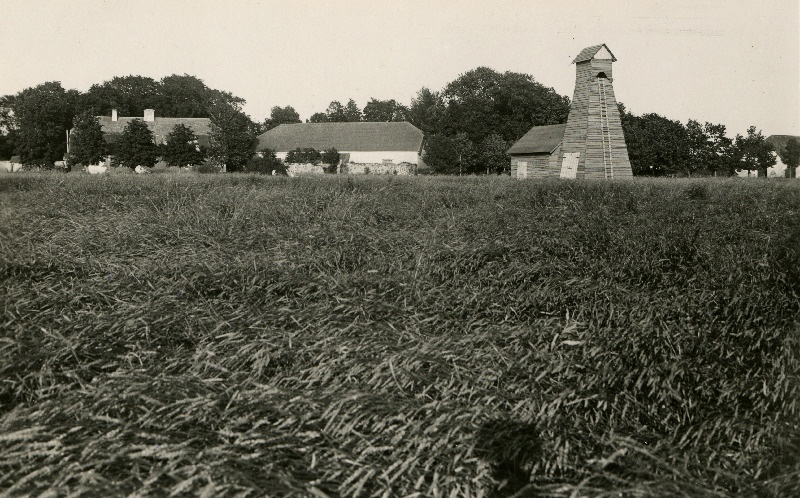 Vaade lõunast endise Vaemla mõisa hoonetele.