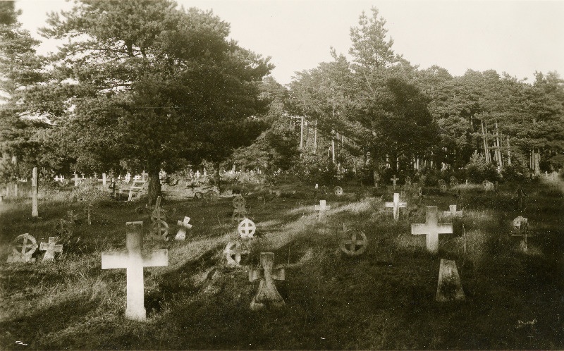 Vormsi kalmistu.