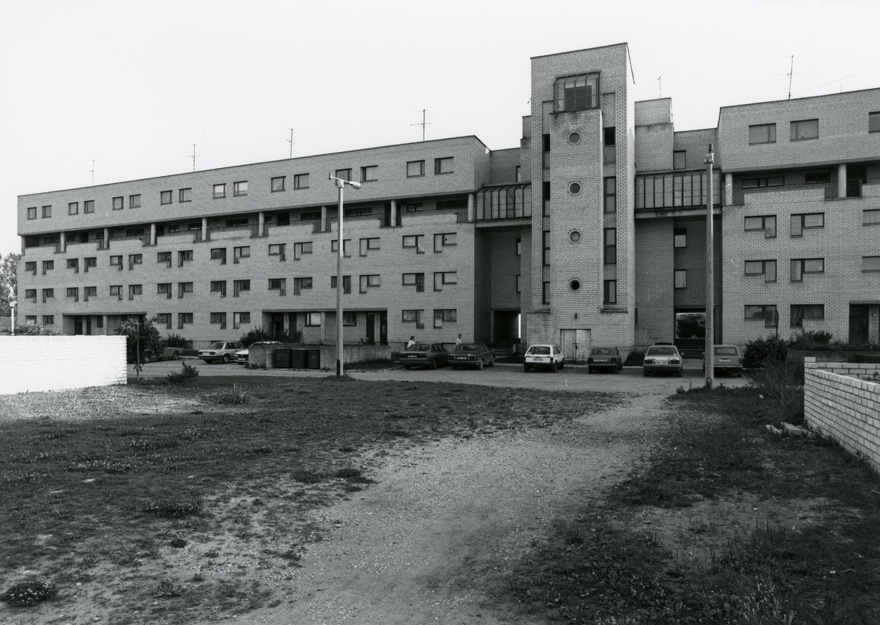 Pärnu KEK: viiekorruseline sektsioonelamu. Eest- ja tagantvaade. Arhitekt Ell Väärtnõu