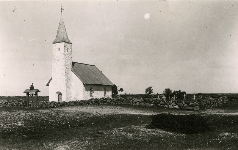 Osmussaare kirik ja kalmistu.