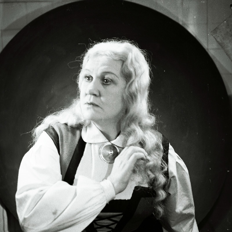 RAT “Estonia” ooperilaulja Olga Lund Senta osas R. Wagneri ooperis “Lendav hollandlane”.