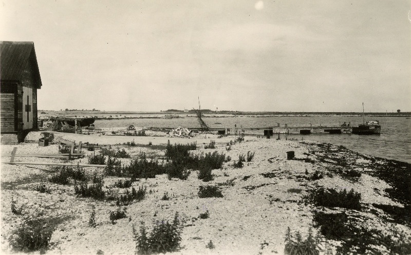 Vaade Osmussaare sadamale lõunast.