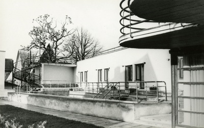 Kirovi kalurikolhoosi pansionaat Pärnus, siseõu. Arhitektid Rein Hansberg, Malle Laan  duplicate photo