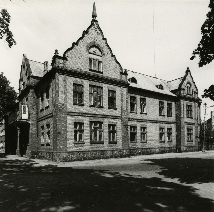 Endine vanadekodu Pärnus, vaade nurgalt. Arhitekt Alfred Jung