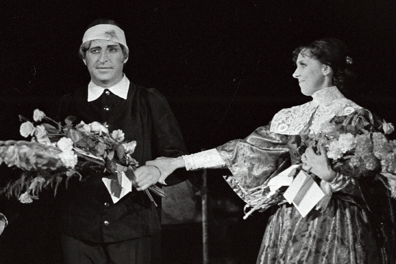 Helilooja E. Tambergi ooperi “Cyrano de Bergerac” Roxana osatäitja Margarita Voites ja Cyrano osatäitja Teo Maiste pärast esietendust RAT “Estonia” laval.