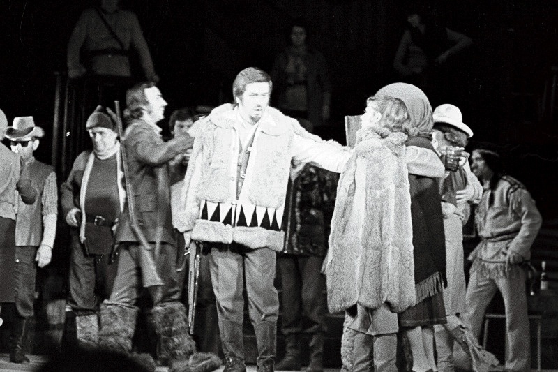 Stseen R.Frimli operetist “Rose - Marie” RAT “Estonias”. Keskel: Jim Kenyon - Arvo Laid.