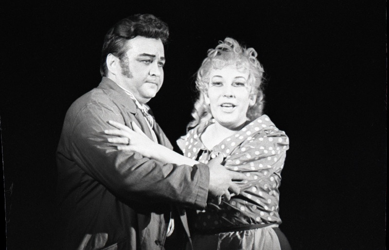 Stseen G. Puccini ooperist “Mantel” RAT “Estonias”. Georgette - Tiina Jaaksoo ja Louis - Kalju Karask.