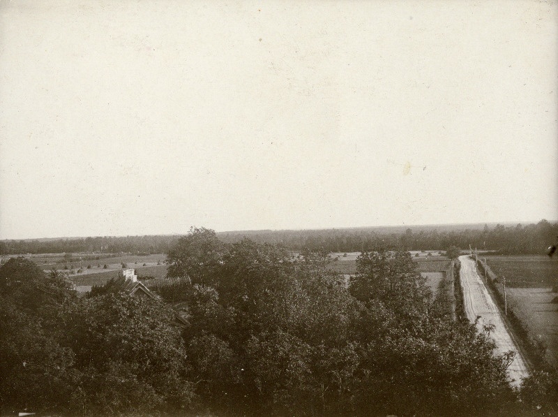 Vaade Koti puisniidu poole Karuse Margareta kiriku tornist.