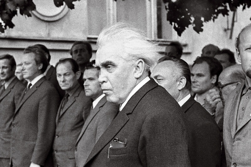 Laulja ja laulupedagoog Aleksander Arderi mälestustahvli avamine Kunderi tänav 17. hoonel. Esiplaanil helilooja ja dirigent Gustav Ernesaks.