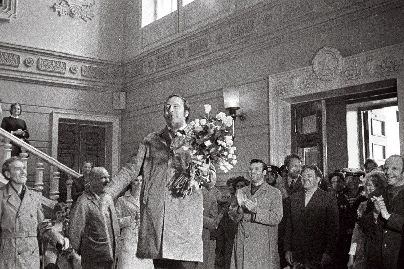Eesti Riikliku Sümfooniaorkestri dirigendi Neeme Järvi vastuvõtt Tallinna lennuväljal.