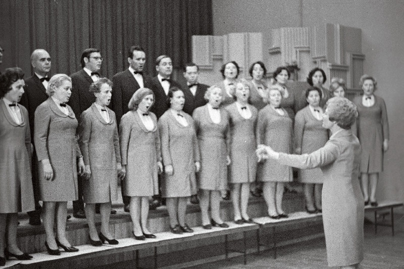 Trikotaazitootmiskoondise “Marat” segakoor esineb dirigent Kaja Vaikmaa juhatusel.