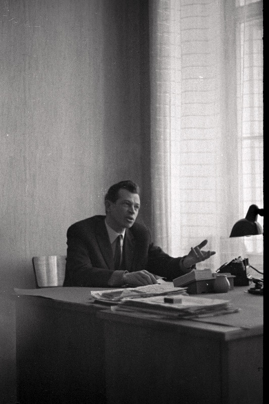 Eesti NSV Kinematografistide Liidu juhatuse esimene sekretär Kaljo Kiisk stuudios “Tallinnfilm”.