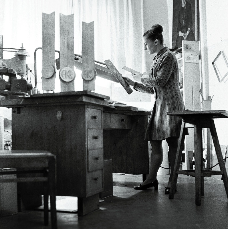 Metallikunstnik Nora Raba.