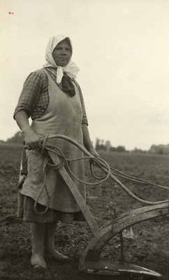 Muhu naine Marie Kask seaninaga künnil Kuke talus. Hellamaa küla.  similar photo