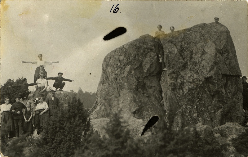 Saaremaa suurim hiidrahn.