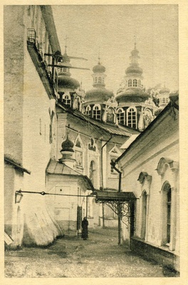 Petseri klooster.Kloostri siseõu.  duplicate photo