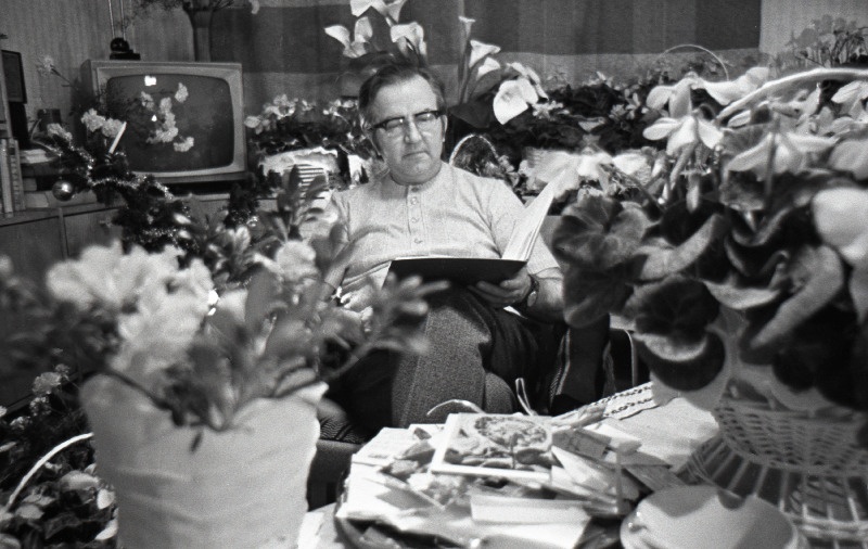 Dirigent Heino Kaljuste oma 50. sünnipäeval kodus.