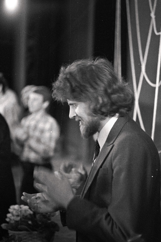 Haapsalu 1. Keskkooli muusikateatri "Pöialpoiss" 15. aastapäevaks lavastatud E.B.White´i näidendi "Charlotte koob võrku" muusika autor Alo Mattiisen.