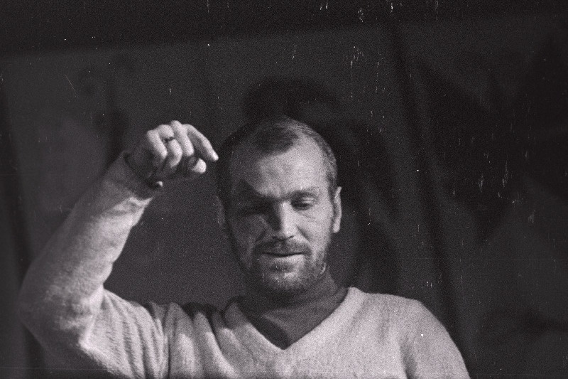 Muusikal Mary Poppins Eesti NSV Riiklikus Noorsooteatris. Stseen lavastusest. Lavastaja Mikk Mikiver.